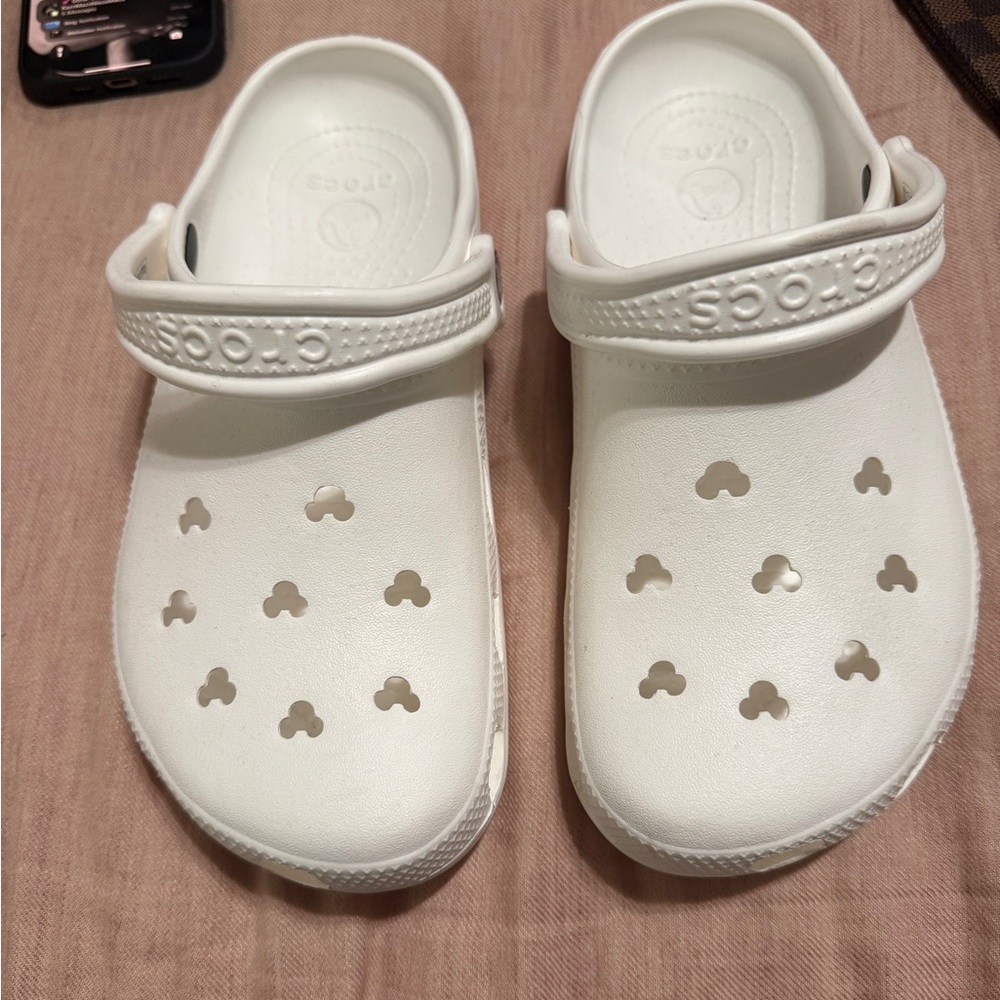 CROCS Women’s Classic White Sandals